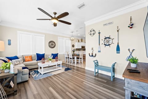 Living room with an Instagram wall for boasting!