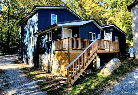 Blue Mountain Retreat is the perfect, relaxing getaway in Laurel Highlands.