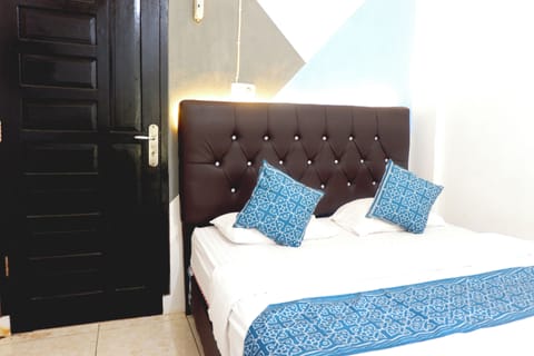Standard Room | Desk