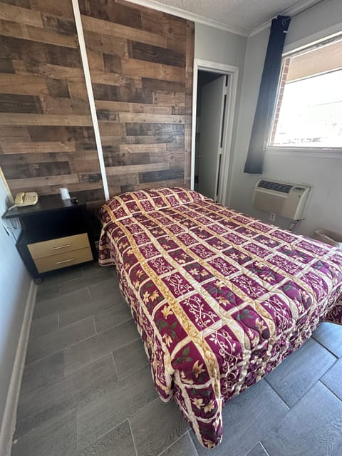 Standard Single Room, Ground Floor | Desk, free WiFi, bed sheets