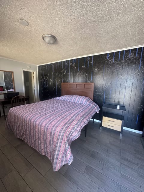 Standard Single Room, Ground Floor | Desk, free WiFi, bed sheets