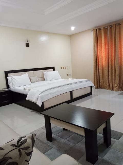 Royal Suite | Desk, laptop workspace, free WiFi, bed sheets