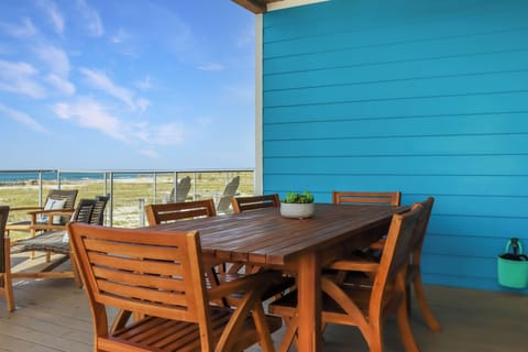 Outdoor Dining on Beach Front Deck
