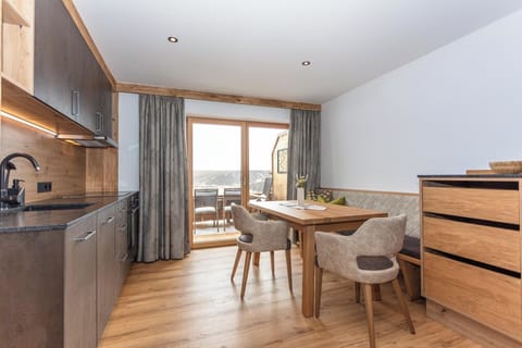 Traditional Condo, 2 Bedrooms, Balcony | Soundproofing, free WiFi, bed sheets