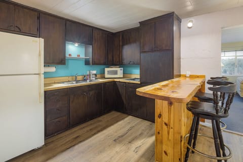 Family Suite | Private kitchen | Fridge, microwave, coffee/tea maker