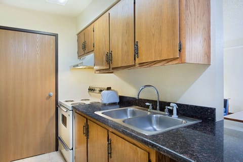 Desk, free cribs/infant beds, free WiFi, bed sheets