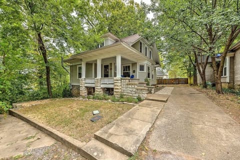 Path,Walkway,Flagstone,House,Outdoors