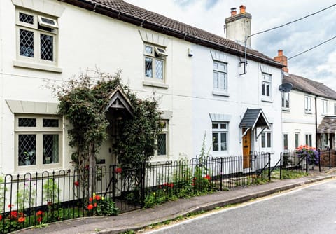 Chapel Street Cottage located in Coton-in-the-Elms