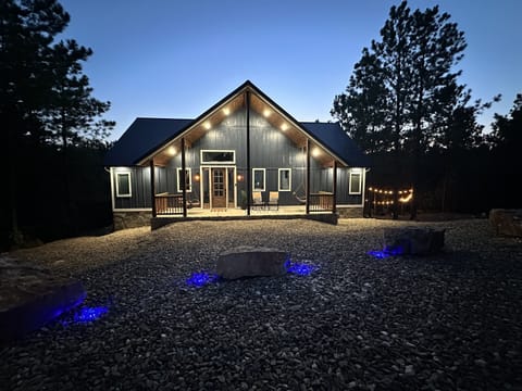 Peaceful wooded cabin in Hochatown