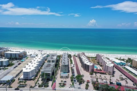 Steps to Siesta Key Beach!