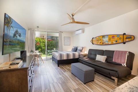 Beautiful ground floor unit with everything you need to relax in paradise!
