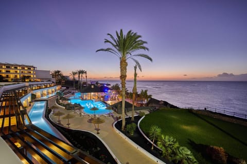 4 outdoor pools, open 9:00 AM to 8:00 PM, pool umbrellas, sun loungers