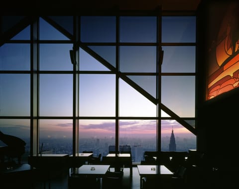 3 restaurants; breakfast, lunch, dinner, and brunch served