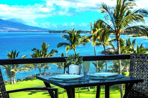 Massive views of ocean and Kaho'olawe from your private lanai