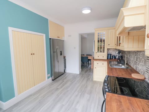 Fridge, dishwasher, electric kettle, toaster