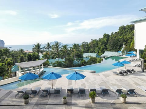 Outdoor pool, pool umbrellas, sun loungers