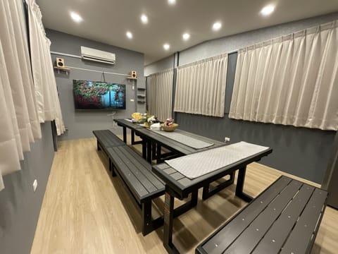 Comfort House | 6 bedrooms, desk, blackout drapes, soundproofing