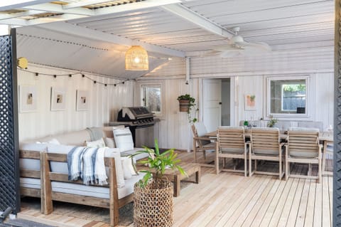 House | 5 bedrooms, iron/ironing board, high-speed internet