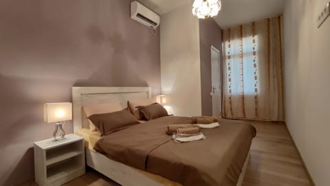Wine | 1 bedroom, individually decorated, blackout drapes, soundproofing