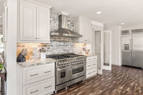 Group cooking is effortless with this kitchen’s large gas range and vent hood.