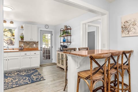 The perfect nook for casual dining and catching up over coffee or meals.