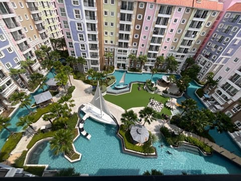 2 outdoor pools