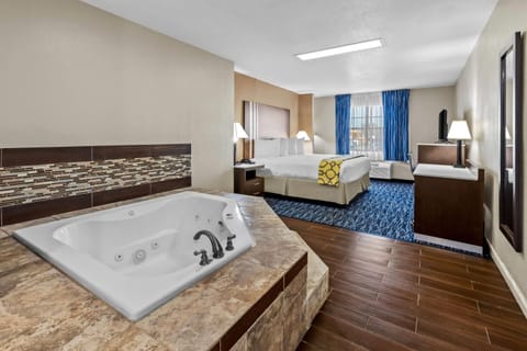Comfort Suite, 1 King Bed, Non Smoking, Hot Tub | Jetted tub