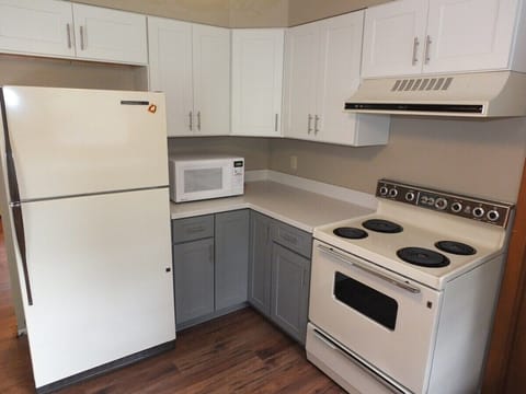 KITCHEN:  The home has a modern kitchen with all appliances except for a dishwasher.