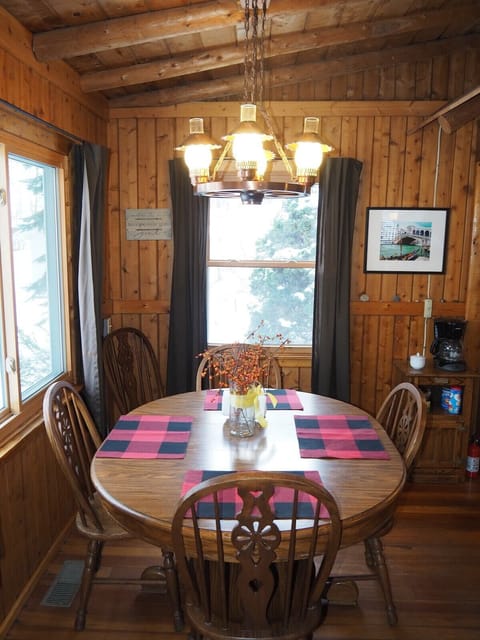 DINING AREA:  There's a nice dining table, chairs, and chandelier that comfortably seats 4 adults.