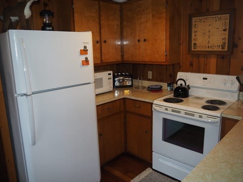 KITCHEN:  The home has a cute kitchen that has all appliances except for a dishwasher.