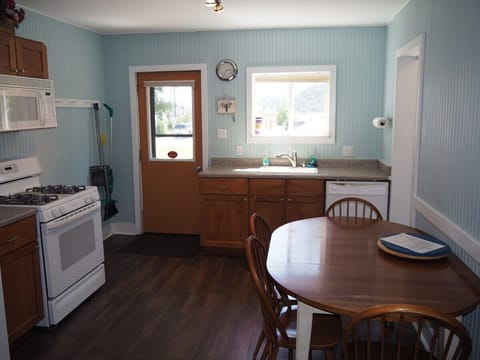 KITCHEN:  The apartment has a full kitchen with all appliances including a dishwasher.