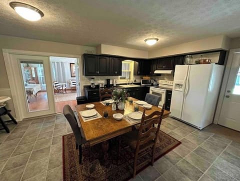 Full size kitchen with all the amenities
