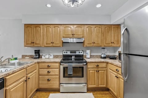 5. Fully stocked Kitchen for all chef abilities. Pots, pans, blender, toaster, coffee, creamer and s