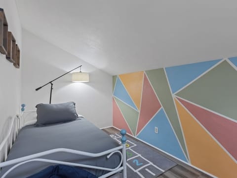 Children Room, Second floor. Electric Piano and Children toys (1)