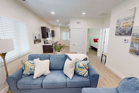 Wifi provided. Washer dryer too (in closet in this pic)