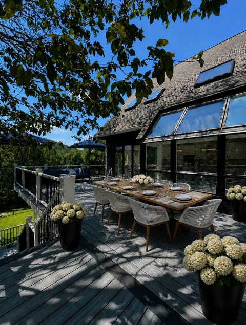 Wraparound upper deck with dining, scenic views, and daily sunrise and sunset.