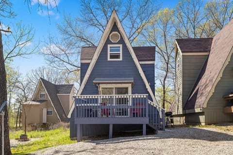 Welcome to our Dog & Family Friendly Cabin on Table rock Lake! Quiet Trees views