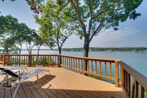 Grove Vacation Rental | 5BR | 3.5BA | 3,200 Sq Ft | Stairs Required