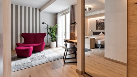 Deluxe Double Room | In-room safe, individually decorated, desk, laptop workspace