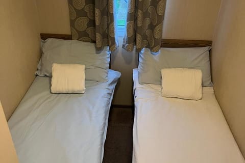 Cabin | 2 bedrooms, free WiFi, bed sheets