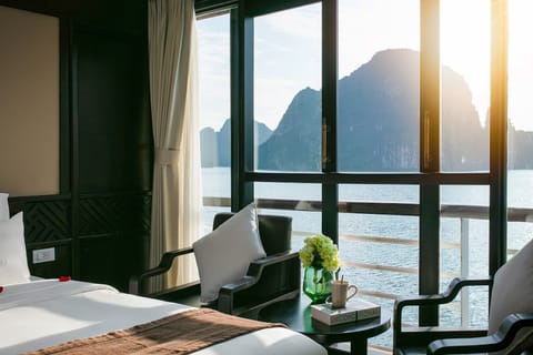 Premium bedding, pillowtop beds, minibar, in-room safe