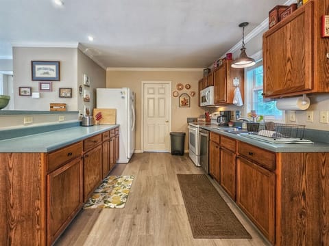 Main Level Fully Equipped Kitchen