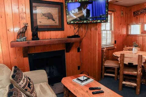 Cabin, 2 Bedrooms | Interior