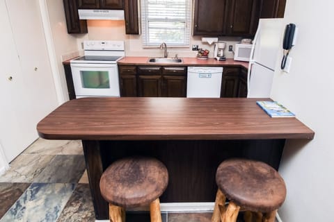 Studio | Private kitchen | Fridge, oven, coffee/tea maker, toaster