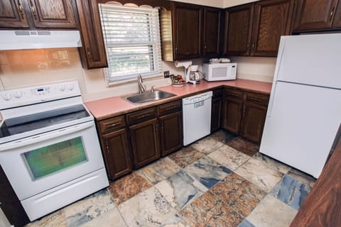 Studio | Private kitchen | Fridge, oven, coffee/tea maker, toaster