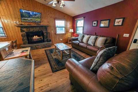 Cabin, 2 Bedrooms | Living area