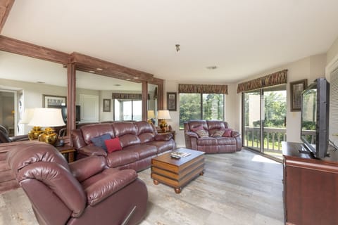 Furniture, Indoors, Living Room, Couch, Floor