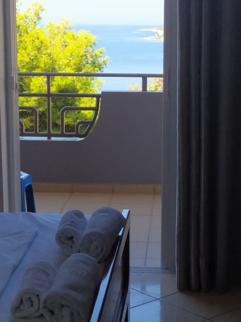 Egyptian cotton sheets, premium bedding, free WiFi