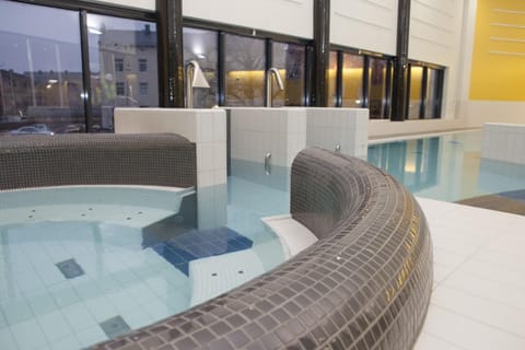 4 indoor pools, 2 outdoor pools