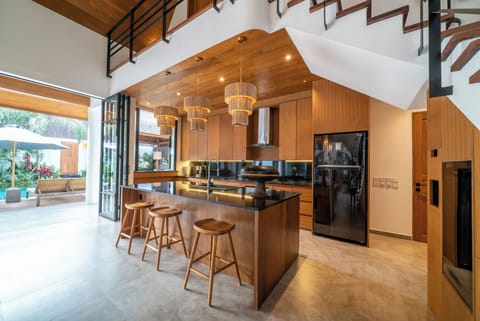 Deluxe Villa, 4 Bedrooms, Balcony, Pool View | Private kitchen | Fridge, microwave, oven, stovetop